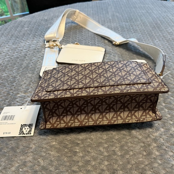 Anne Klein logo flap cossbody bag - Picture 5 of 8